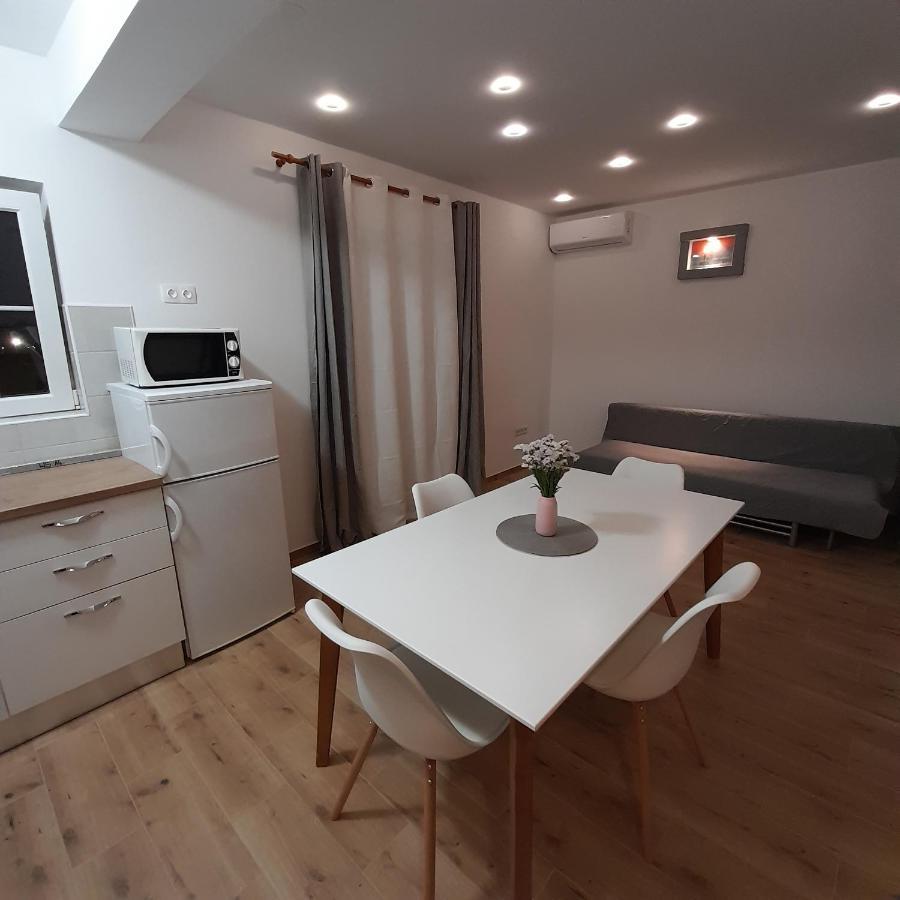 Apartments Filipovic Biograd Na Moru Buitenkant foto