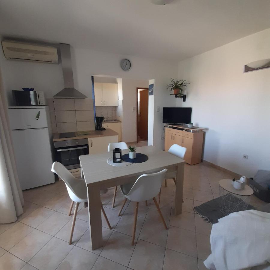 Apartments Filipovic Biograd Na Moru Buitenkant foto