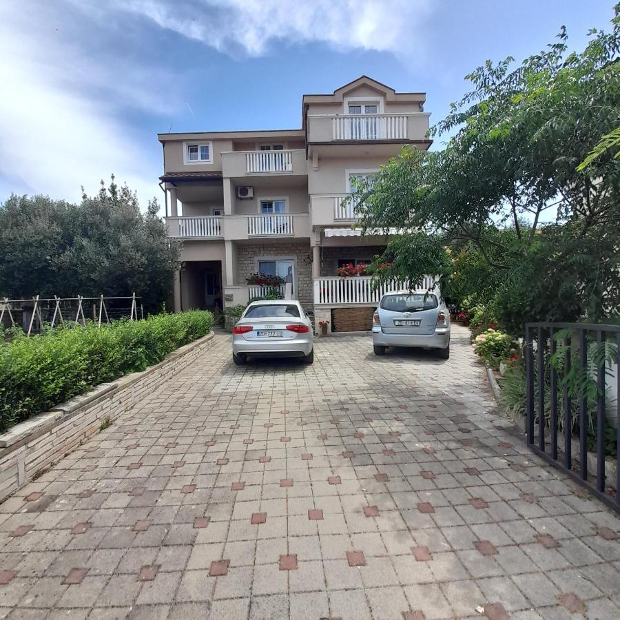 Apartments Filipovic Biograd Na Moru Buitenkant foto