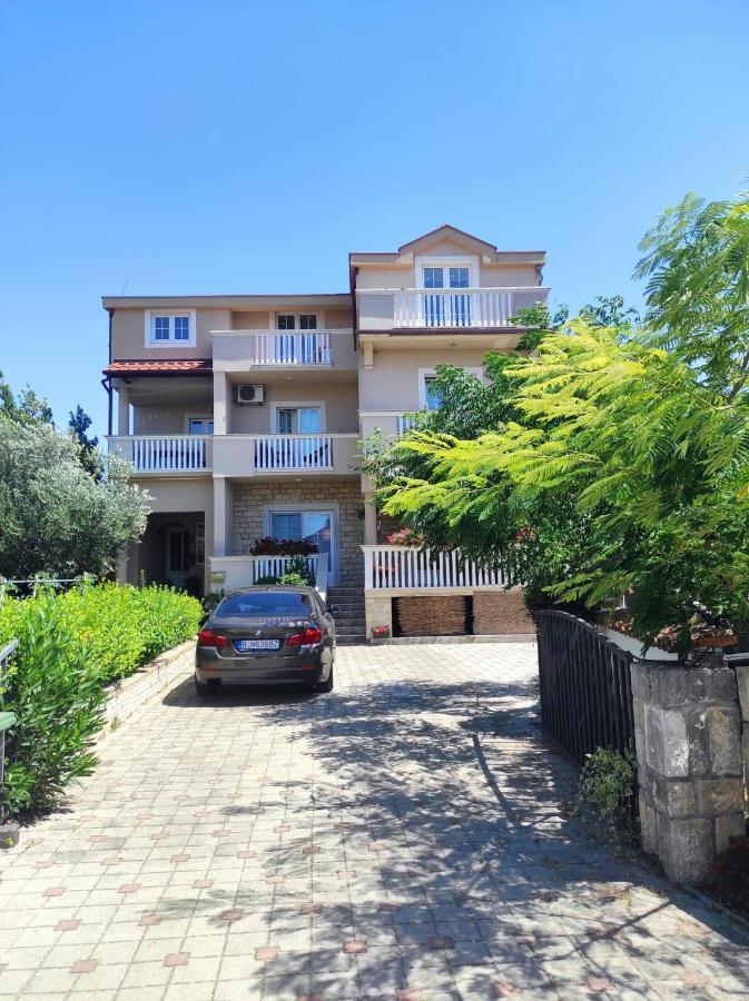 Apartments Filipovic Biograd Na Moru Buitenkant foto