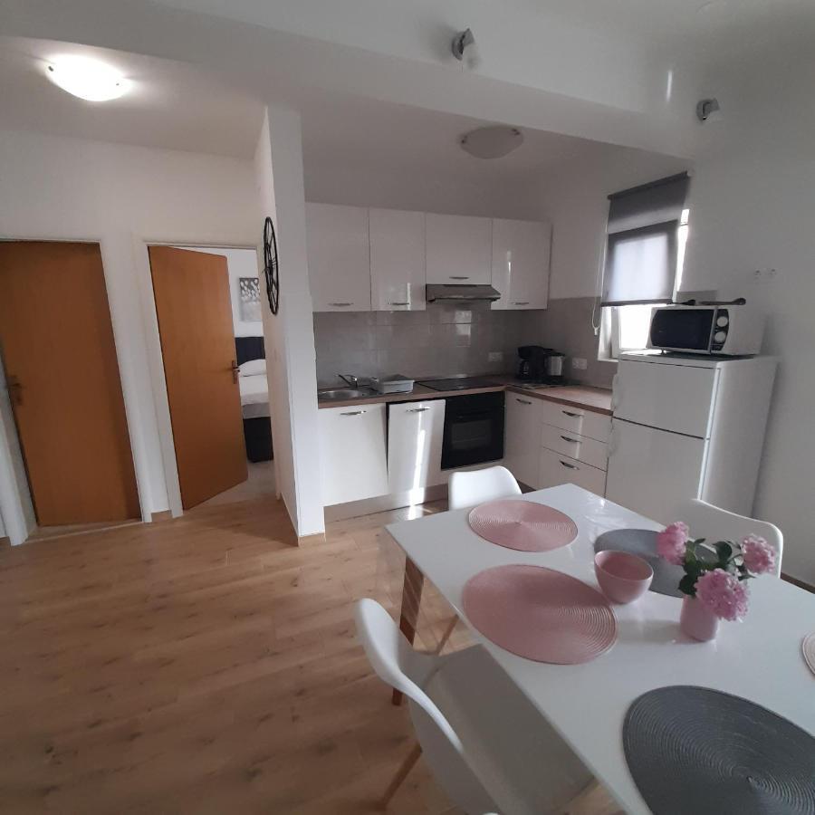 Apartments Filipovic Biograd Na Moru Buitenkant foto